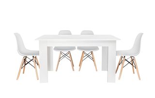 MESA DE MADERA CON SILLAS