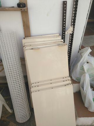 MUCHAS BALDAS ESTANTERÍA METÁLICA