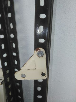 MUCHAS BALDAS ESTANTERÍA METÁLICA