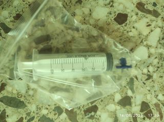 Jeringa para hechar liquido sellante