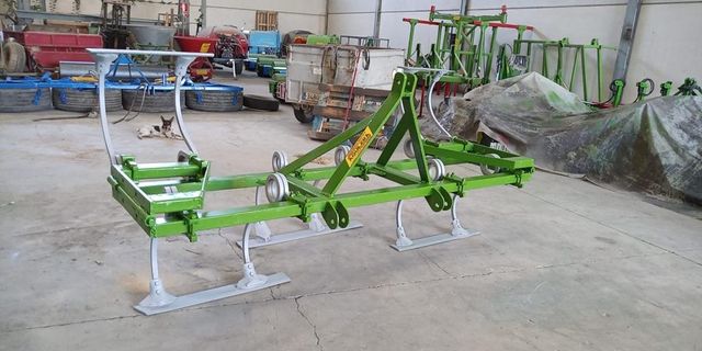 Arado rascador corta hierbas