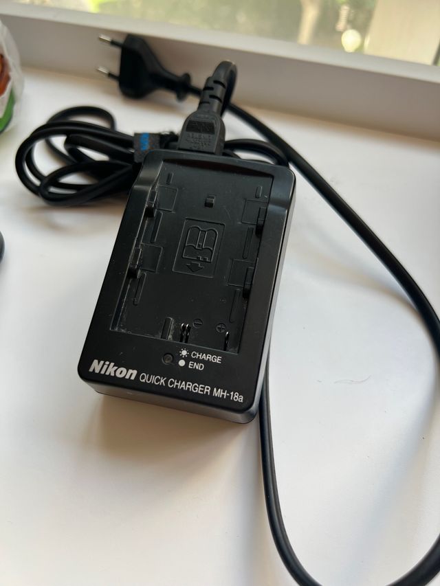 Cámara Nikon D90 objetivo 50 1.4, 28 1.8, 18-105