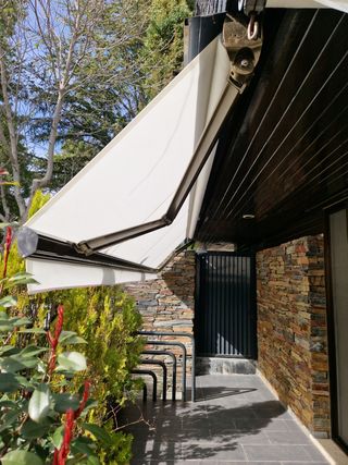 TOLDOS Y PÉRGOLAS A MEDIDA