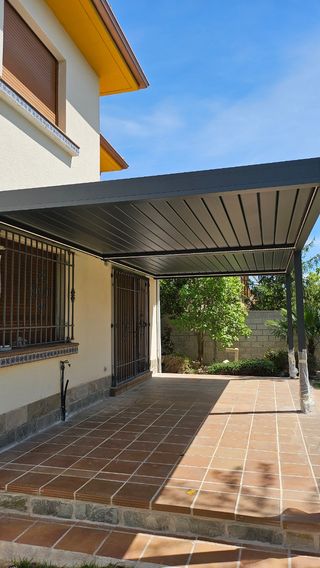TOLDOS Y PÉRGOLAS A MEDIDA