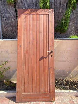 puerta de madera