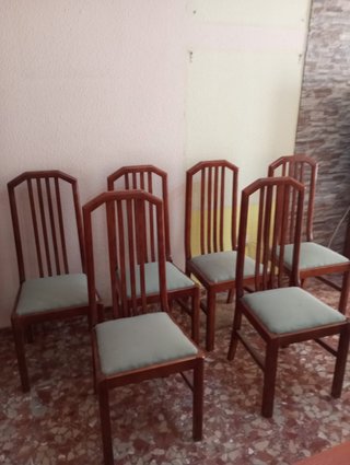 Mesa de madera maciza, con conjunto de 6 sillas