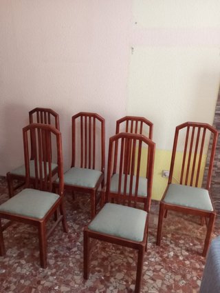 Mesa de madera maciza, con conjunto de 6 sillas