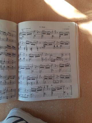 Libro de canciones famosas para piano