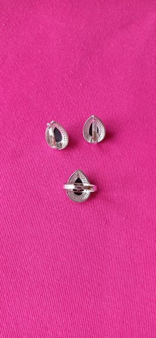 Conjunto de anillo, pendientes, cadena y colgante