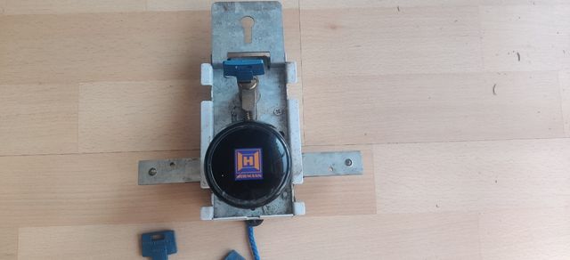Cerradura puerta parking Hormann