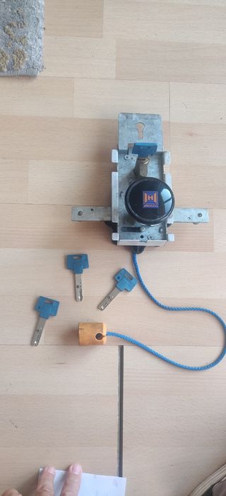 Cerradura puerta parking Hormann