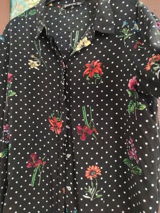 Blusa de flores y lunares