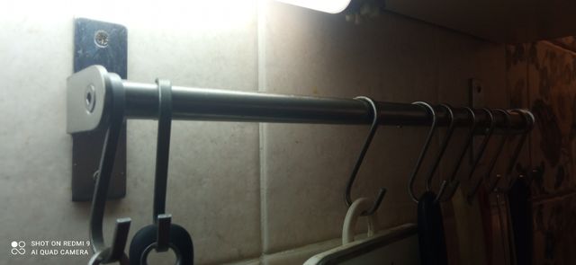 Barra de acero para utensilios de cocina