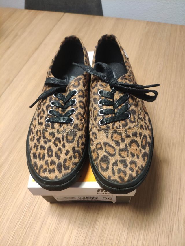Zapatillas Mustang leopardo T.36