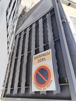 Puertas de calle de acero.