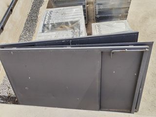 Puertas de calle de acero.