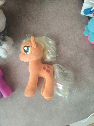 PELUCHES, MUÑECOS Y REGALO