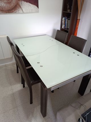 Mesa de cristal con 6 sillas