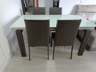 Mesa de cristal con 6 sillas