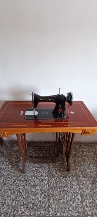 Maquina de coser Alfa