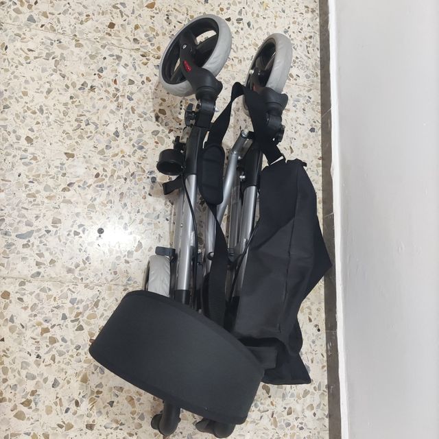 Cadeira de rodas Nova Marca americana tem saco