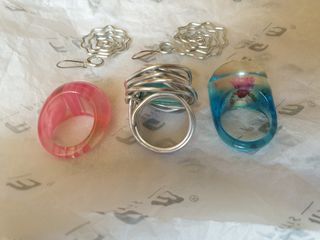 Anillos y pendientes bisutería