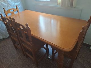 Mesa y sillas