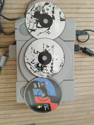 Playstation 1 con tres juegos