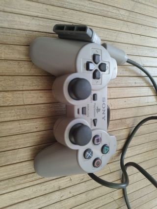 Playstation 1 con tres juegos