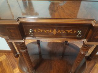 Mueble recibidor clásico madera oscura espejo