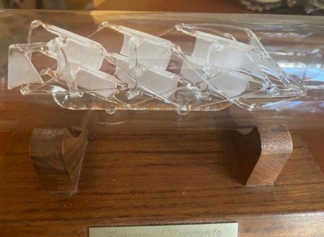 Velero de cristal en botella