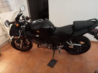 Moto Suzuki 650 SVS