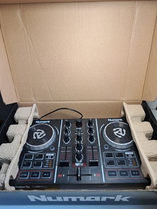 Mesa DJ numark party mix