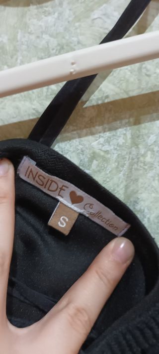 Camiseta con cuello encaje