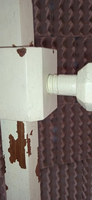 Pie de lampara modernista