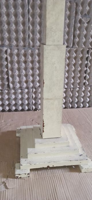 Pie de lampara modernista