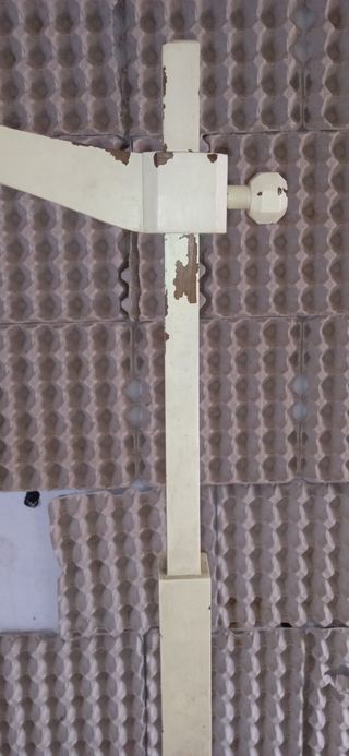 Pie de lampara modernista