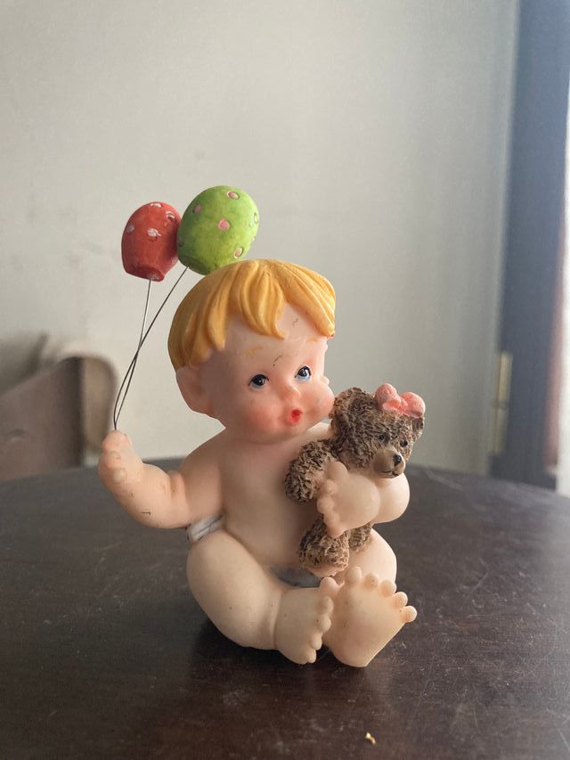 Statuina decorativo bimbo palloncino