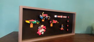 Quadro da collezione Lego e Hot Wheels artigianale