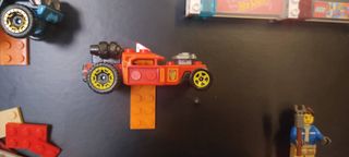 Quadro da collezione Lego e Hot Wheels artigianale