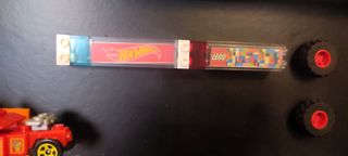 Quadro da collezione Lego e Hot Wheels artigianale