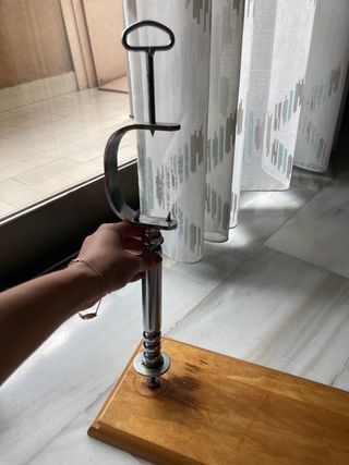 Jamonero de madera y cuchillo jamonero