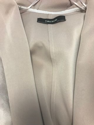 * BLAZER. Marca ZARA. Talla: XS