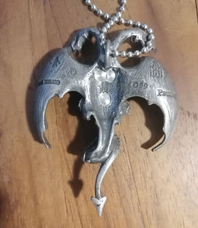 Ciondolo con pentacolo e dragone