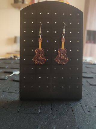 Pendientes guitarra madera marrón