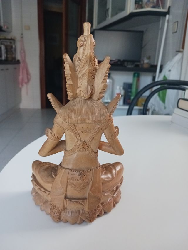 TALLA MADERA HECHA A MANO, COMPRADA EN BALI