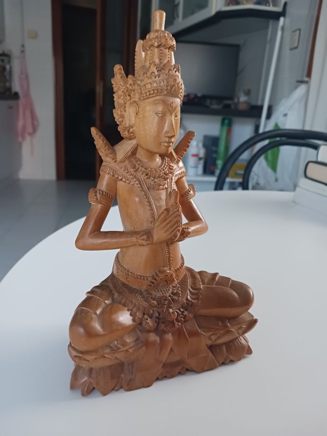 TALLA MADERA HECHA A MANO, COMPRADA EN BALI