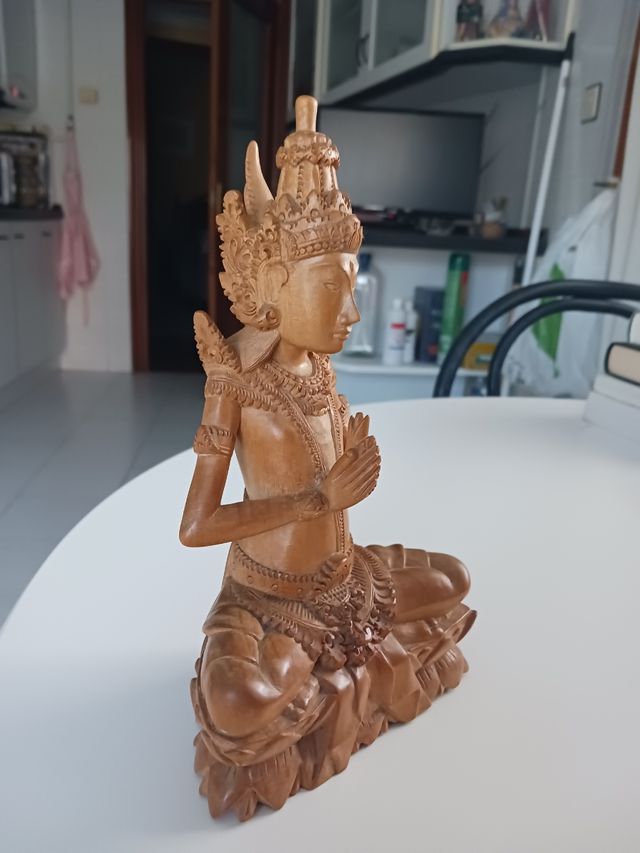 TALLA MADERA HECHA A MANO, COMPRADA EN BALI
