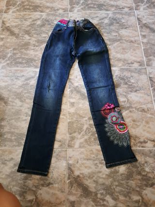 pantalones  pitillos desigual  talla 9/10 nuevos