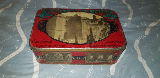 Antiguas cajas metálicas